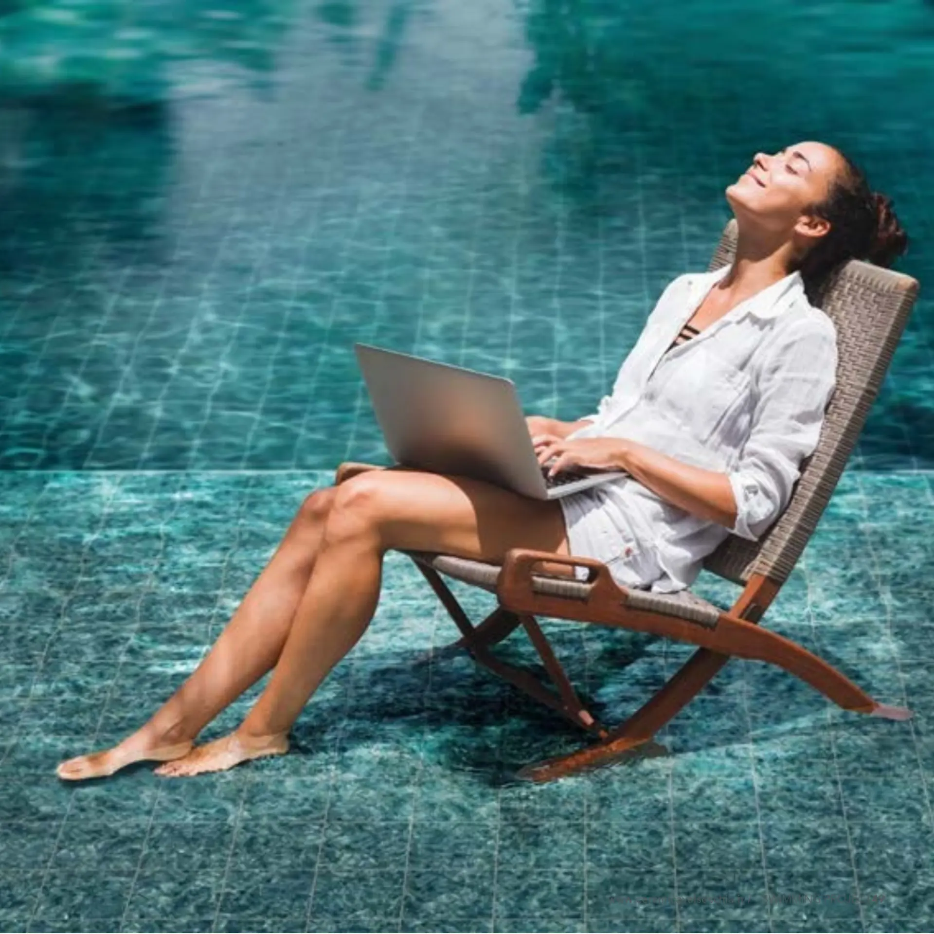 Venus Emerald glossy porcelain pool tile